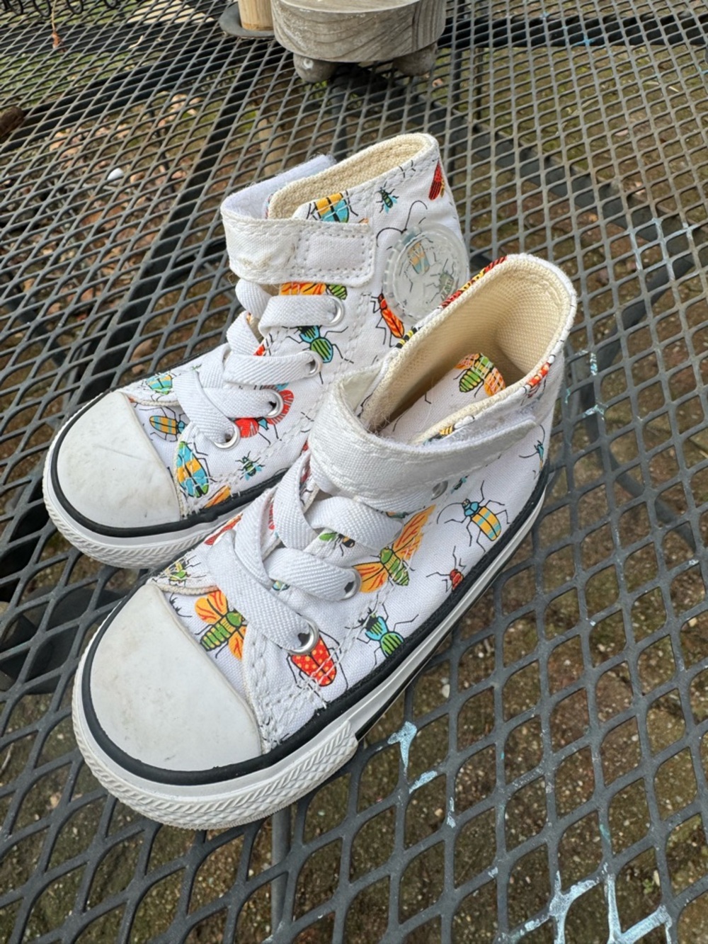 Toddlers Converse "A Bug's World" sneakers - size 5